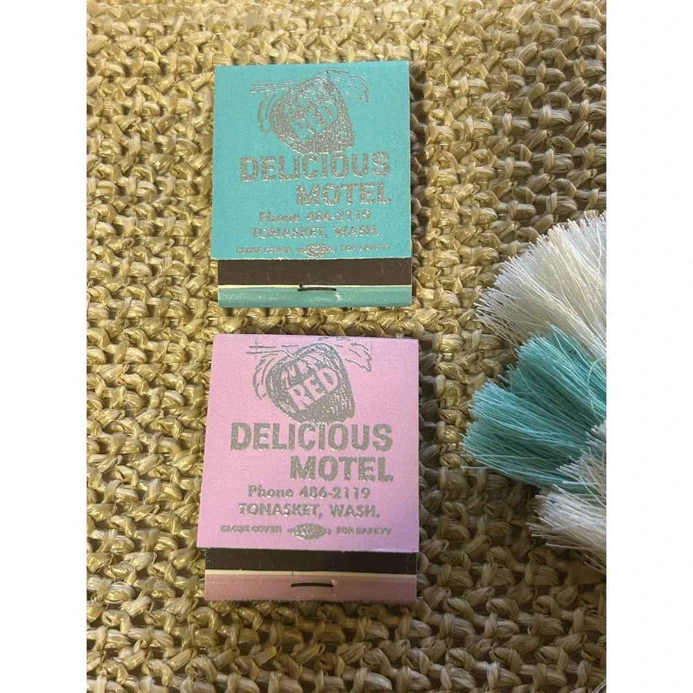 Matchbooks (Lot Of 2) Red Apple Motel - Tonasket, Washington - Okanogan County